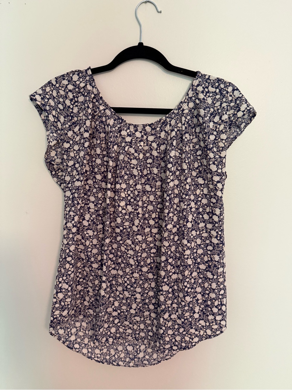 LC Lauren Conrad Navy and White Floral Cap-Sleeve Top